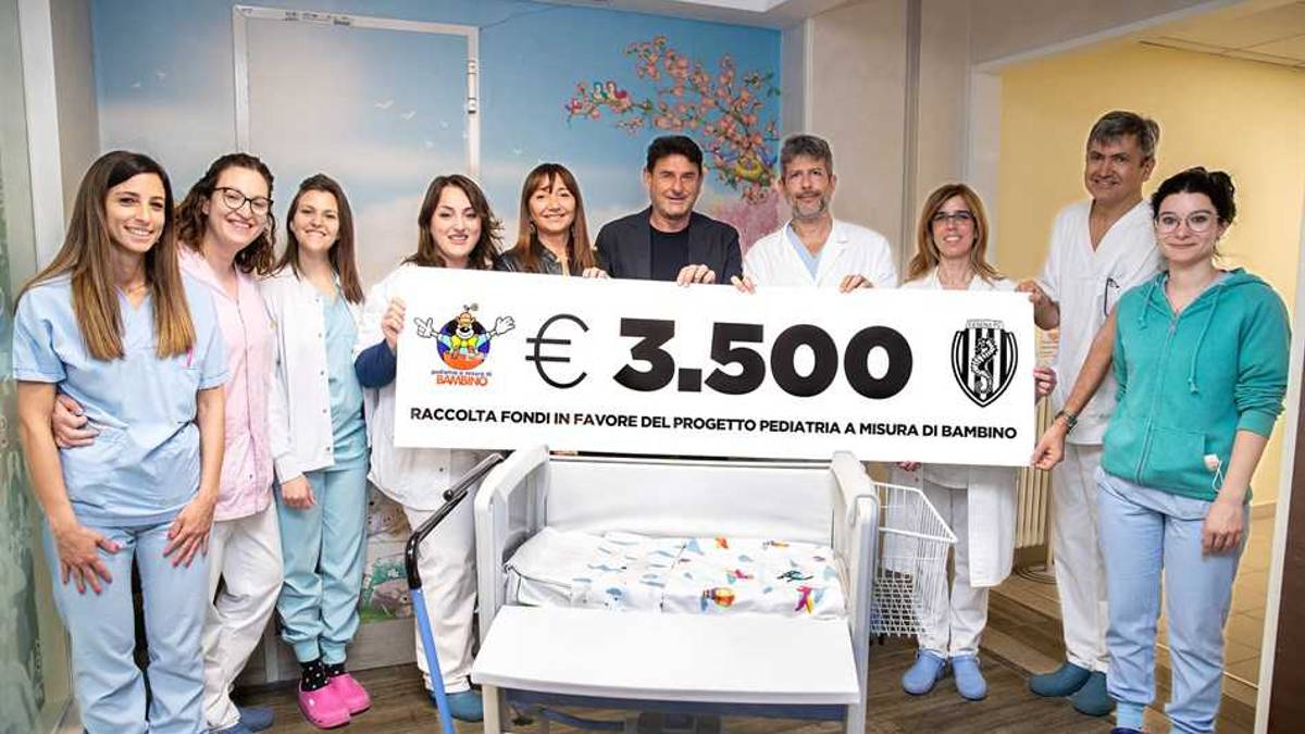 Il calendario 2023 del Cesena Fc porta 3.500 euro per le culle dell'ospedale Bufalini