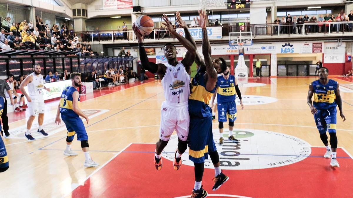 Basket A2, gran colpo Naturelle a Porto San Giorgio