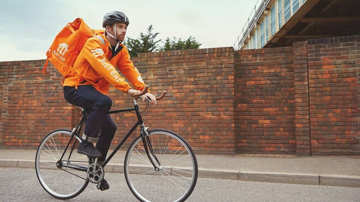 Rimini. Just Eat, 70 rider assunti col contratto nazionale logistica
