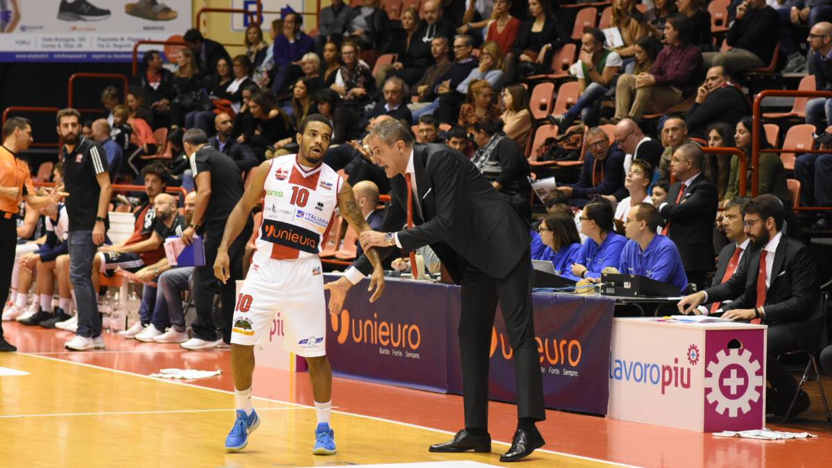 Basket A2, colpo Ravenna a Piacenza Forlì vince col brivido