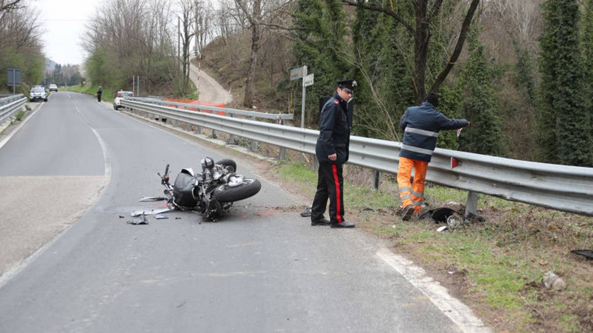 Muore cadendo in moto un 51enne di Borgo Tossignano