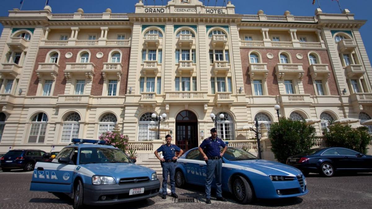 Viene in vacanza con la famiglia e spaccia hashish a Cesenatico: giovane denunciato