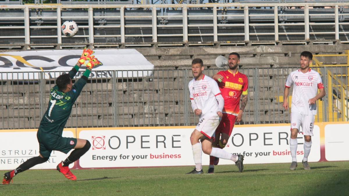 Calcio D play-off, c'è Ravenna-Carpi: divieto di vendita di alcolici a ridosso dello stadio