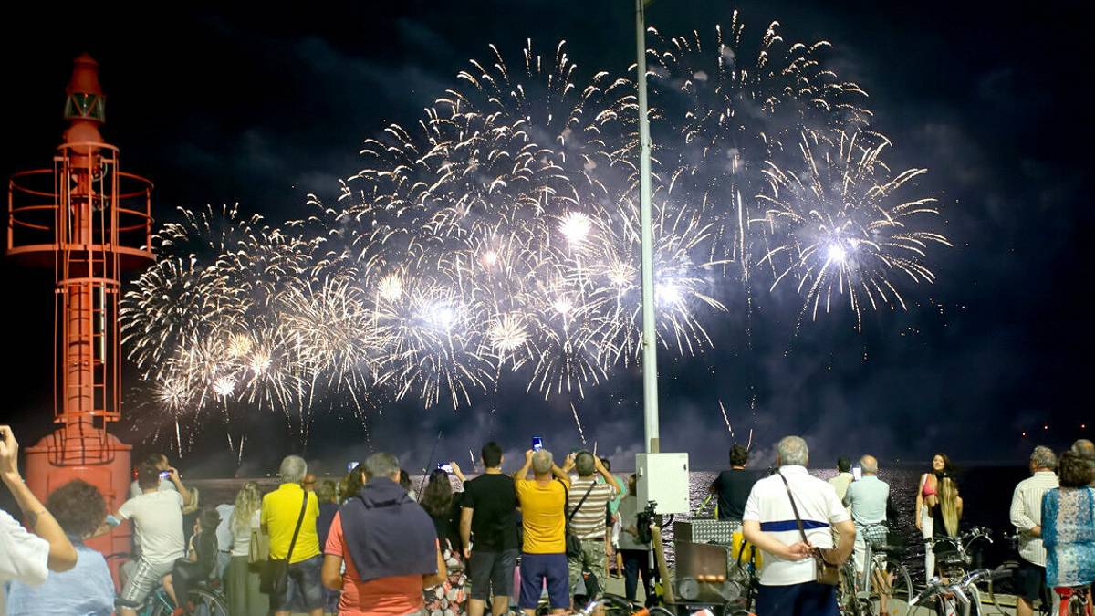 Ravenna, i fuochi d'artificio per la festa di Sant'Apollinare