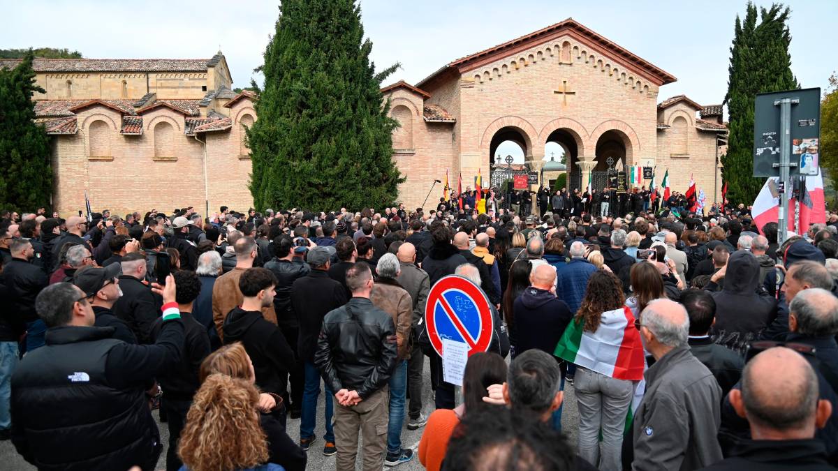 Predappio, circa 800 persone all’anniversario della Marcia su Roma FOTOGALLERY