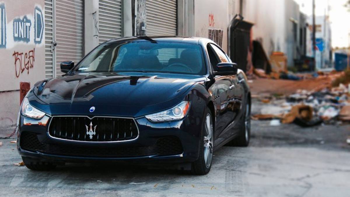 Faenza, sfreccia 28 volte al velox con Maserati targata San Marino