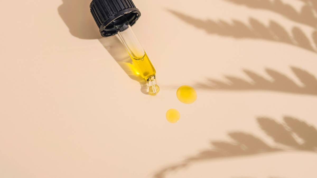Olio CBD: cosa c’è davvero nel flacone, dal campo alla goccia