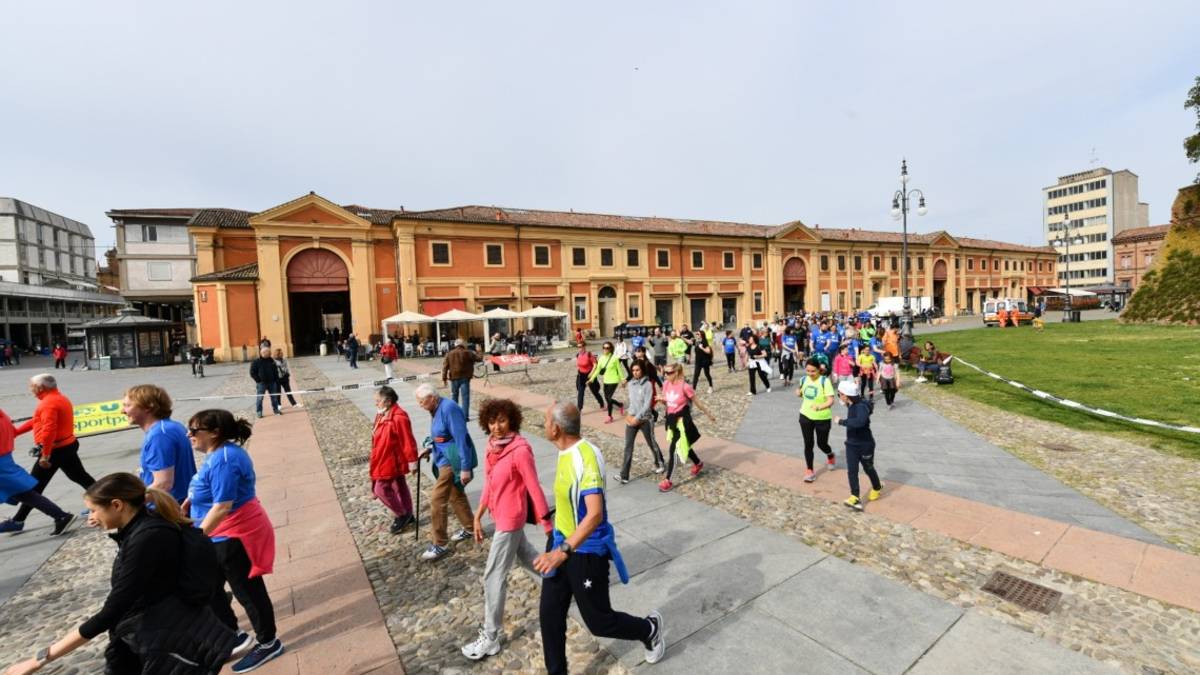 Lugo, in mille a correre e camminare tra monumenti e luoghi caratteristici