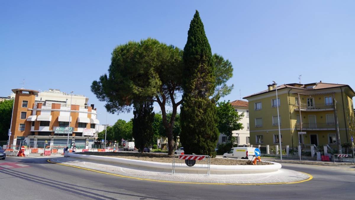 Rimini, rotatoria Bigno aperta in anticipo