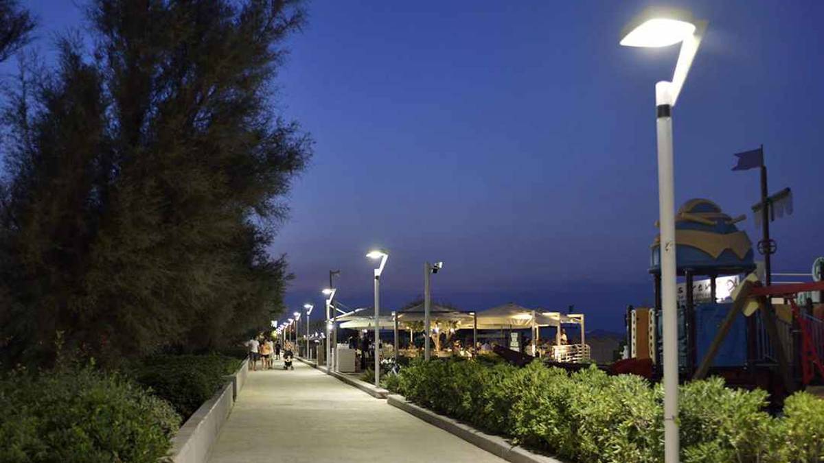 Riccione, illuminazione pubblica: riqualificate 2094 luci, risparmio energetico del 77%