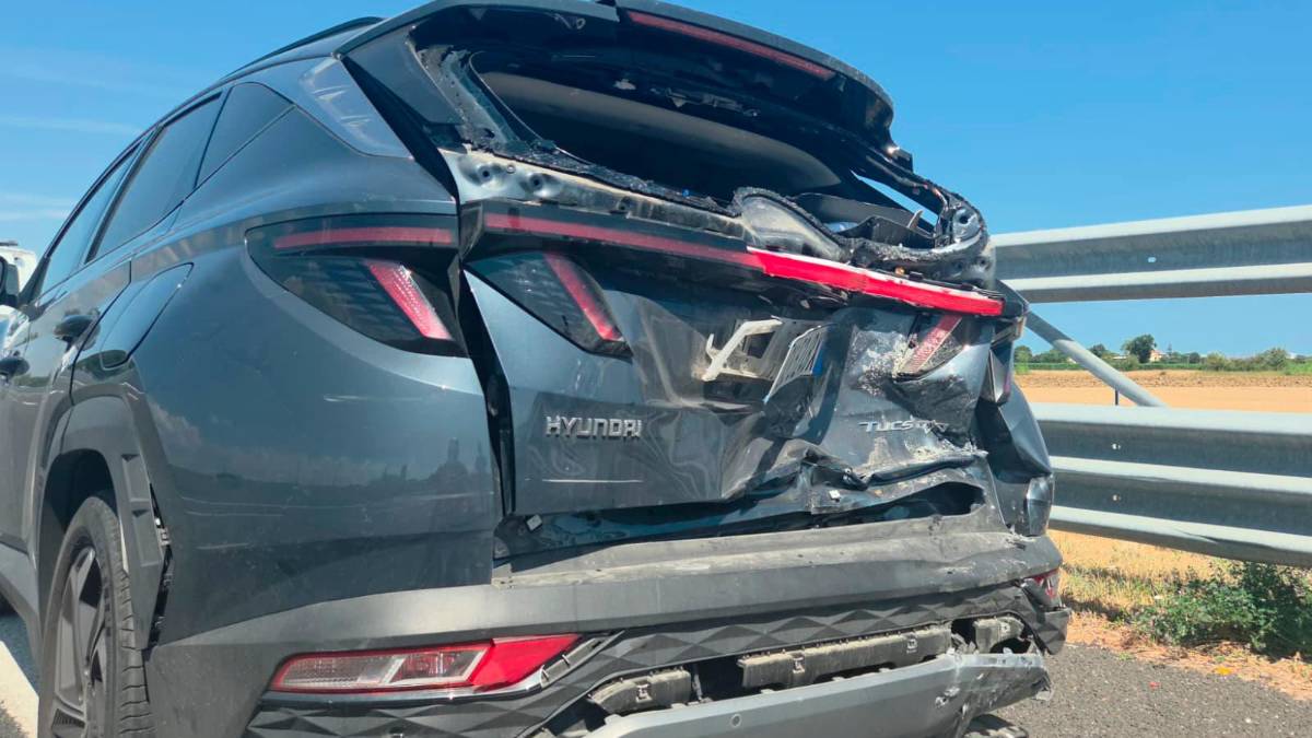 Riccione, tragico tamponamento in A14: muore un motociclista, gravissima la passeggera