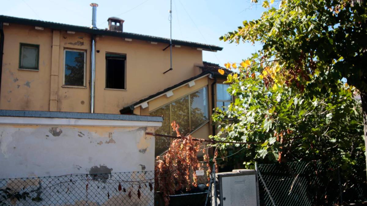 Cotignola, accende il camino ma la canna fumaria è otturata e il fumo invade la casa: 69enne all’ospedale