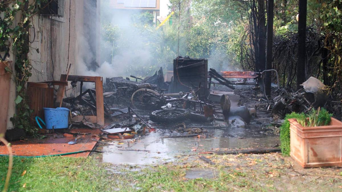 Ravenna, violento incendio, fiamme alte dieci metri e un boato che scuote il quartiere