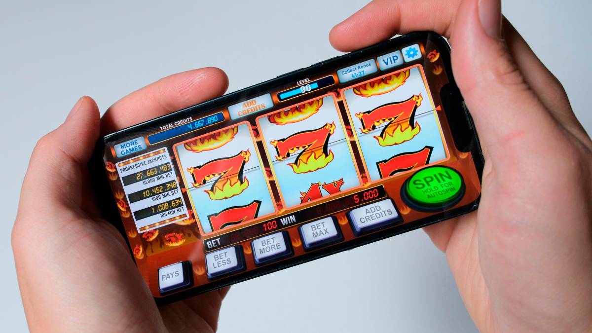 Gioco d’azzardo, lo strano caso di Sant’Agata sul Santerno: ogni abitante spende in media più di 4mila euro all’anno