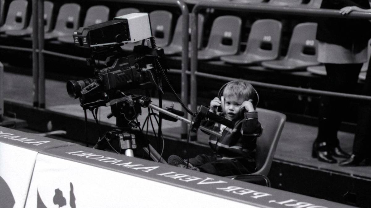 Nicolò Ulivi a 2 anni al Palafiera davanti alla telecamera del padre Deris
