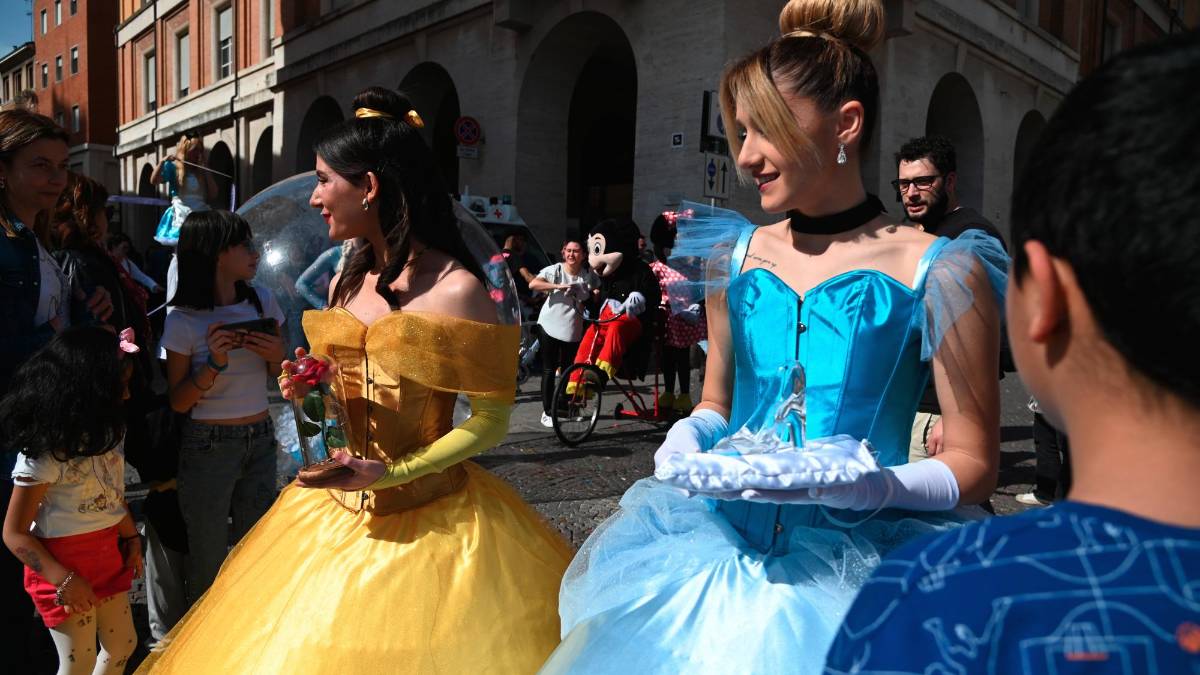 Forlì. Acrobati, giocolieri e artisti di strada in piazza per il Carnevale delle meraviglie FOTOGALLERY