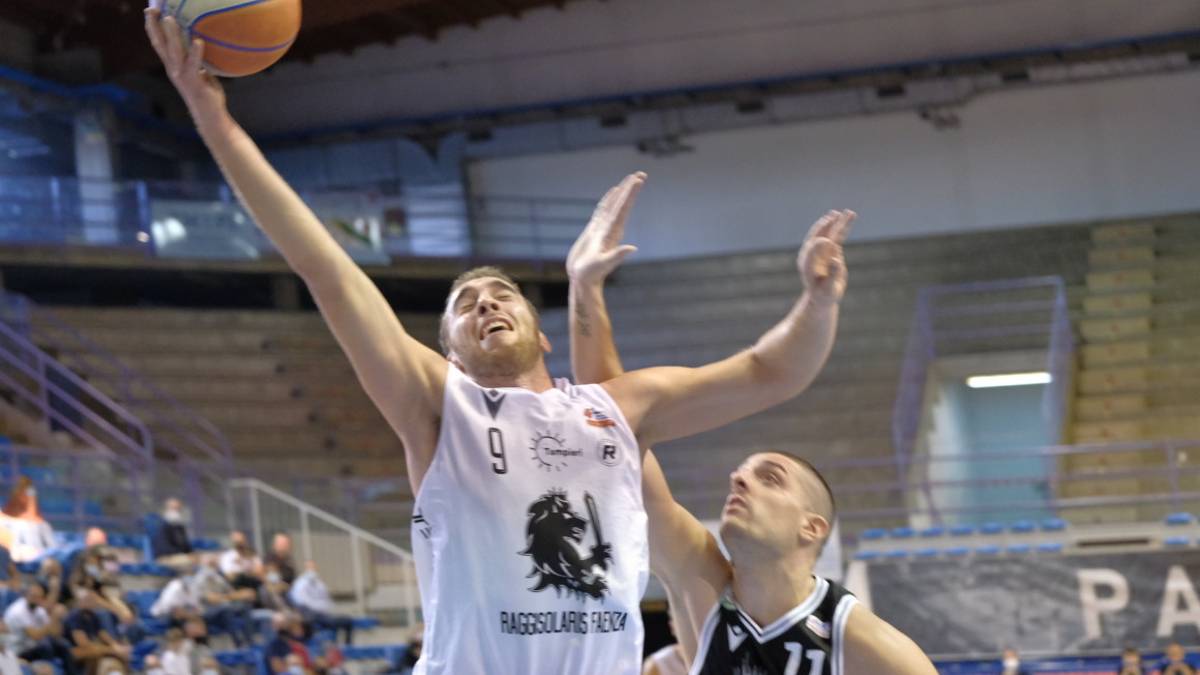 Basket B, Giovanni Poggi resta ai Raggisolaris