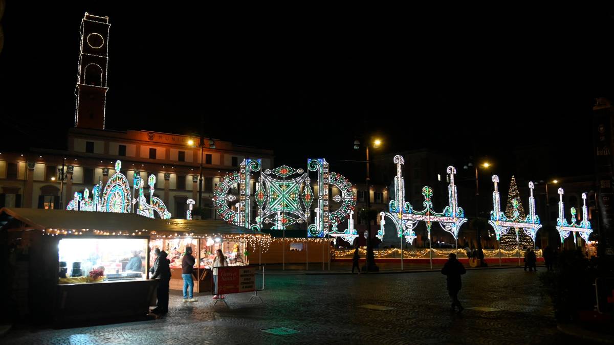 Le luminarie in centro storico lo scorso dicembre foto fabio blaco