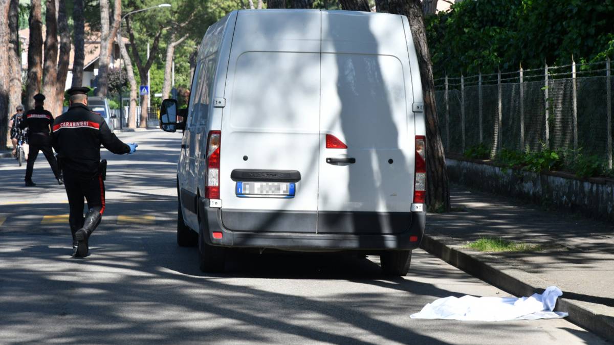 Meldola. Si getta dal furgone in marcia durante una lite, grave 26enne