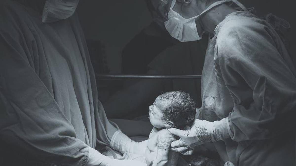 Ravenna, nascere durante la pandemia. Padri lontani