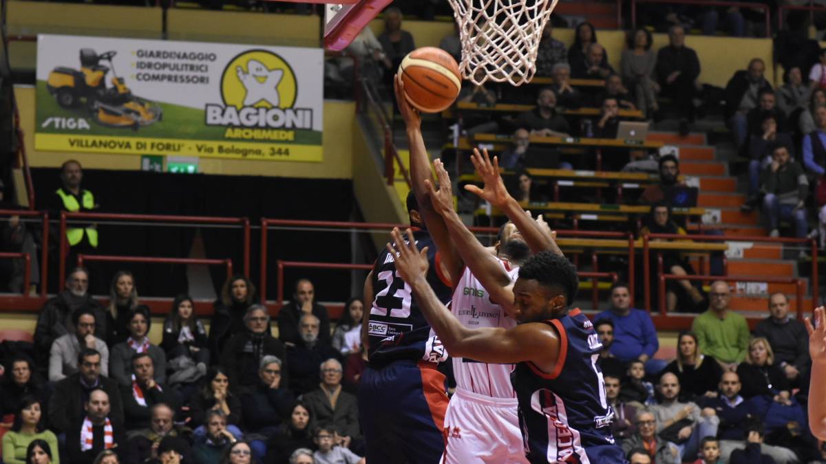 Basket A2 Girone Est, l'Unieuro Forlì invita gli studenti per il derby con Imola