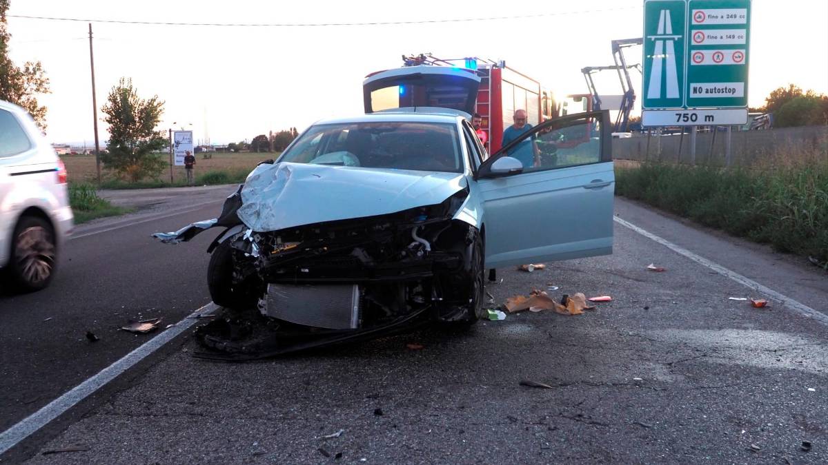Ravenna, incidente sulla Romea dir: due feriti