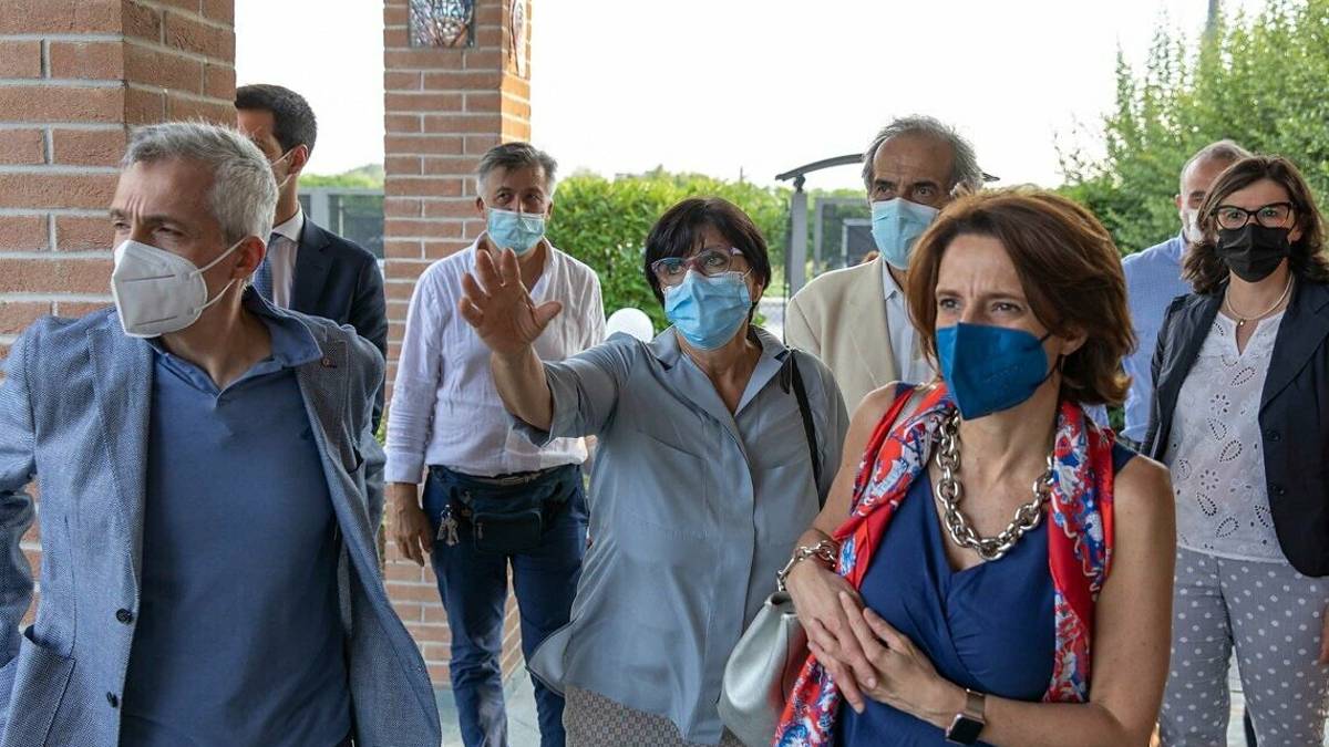 Forlì, il ministro Elena Bonetti in visita alla Domus Coop