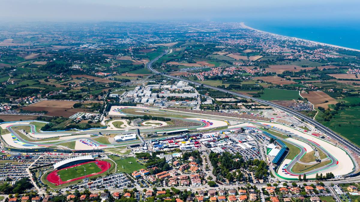 Pilota perse gambe in incidente in circuito a Misano, nessun colpevole