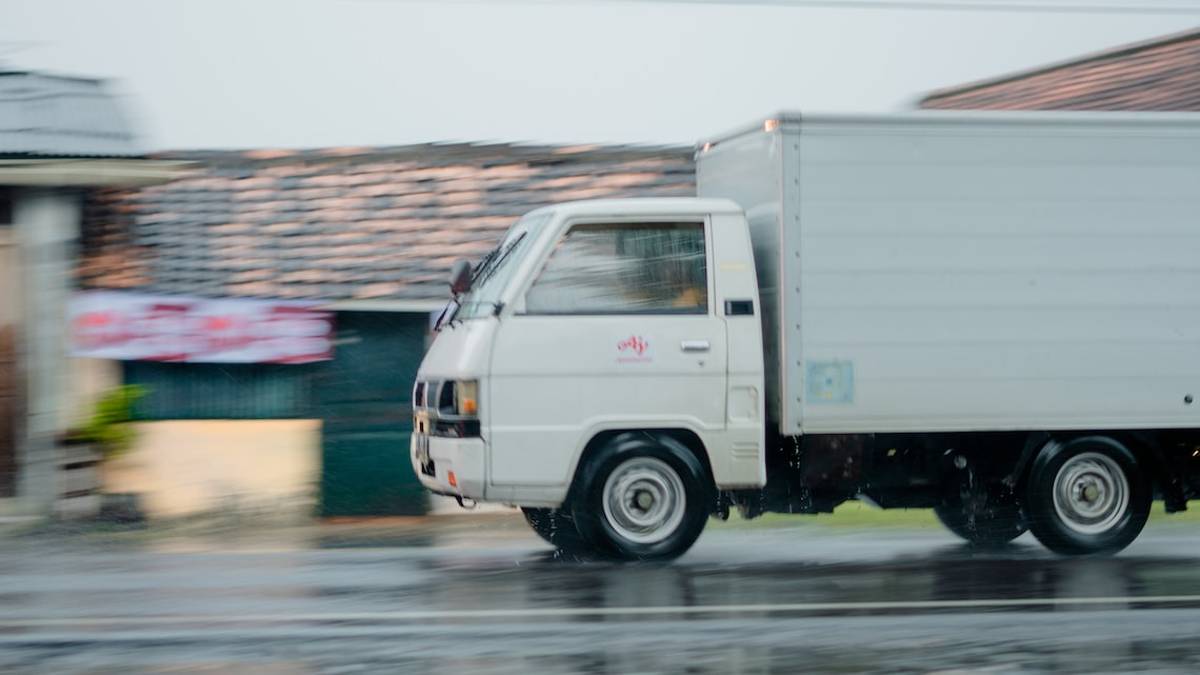Cervia, camion perde il carico: Ss 16 bloccata per buona parte della mattinata