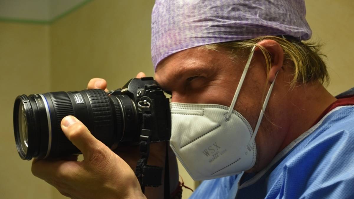 Alex Majoli della Magnum Photos all'ospedale di Forlì