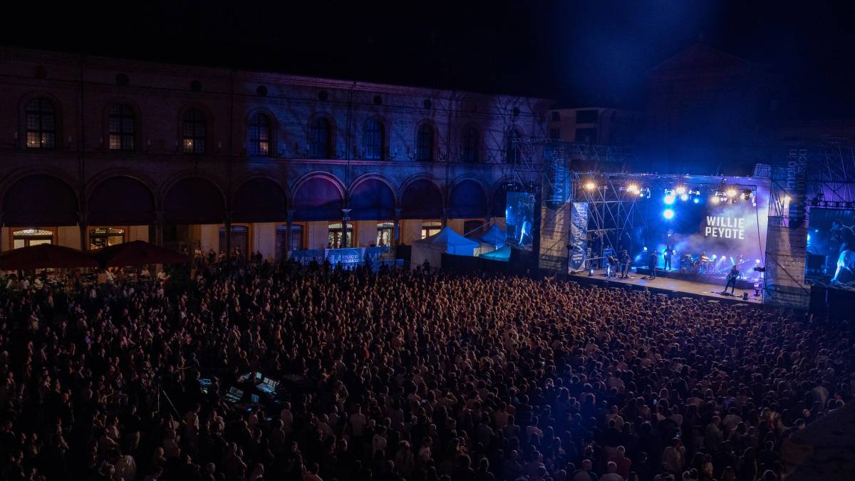 Il grande palco in piazza Matteotti si riaccende sabato