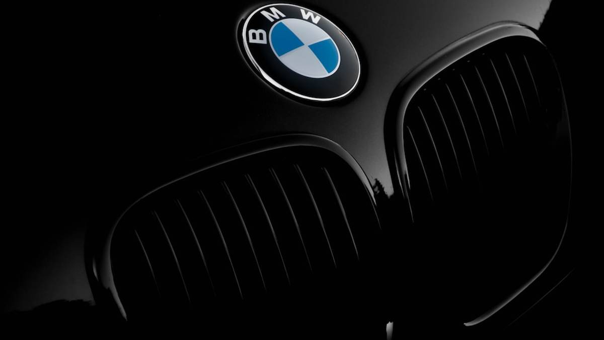In vacanza a Riccione con una Bmw fantasma con targa tedesca falsa