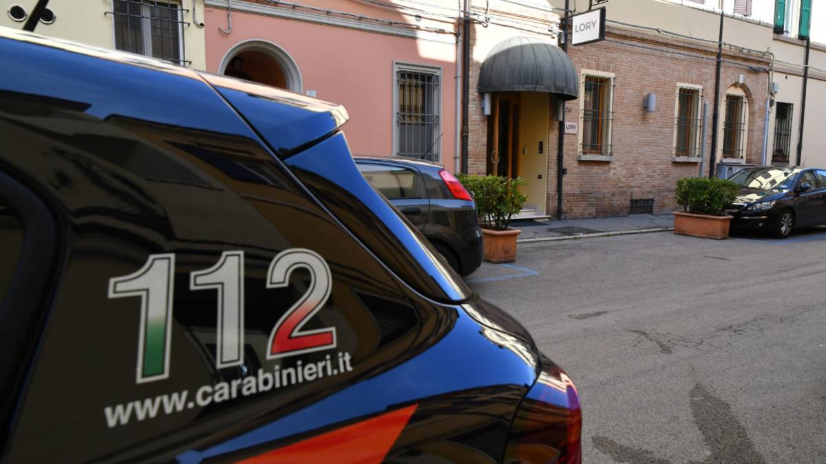 Forlì trovato morto nel cortile dell'hotel dopo un volo dal tetto: è giallo - Gallery