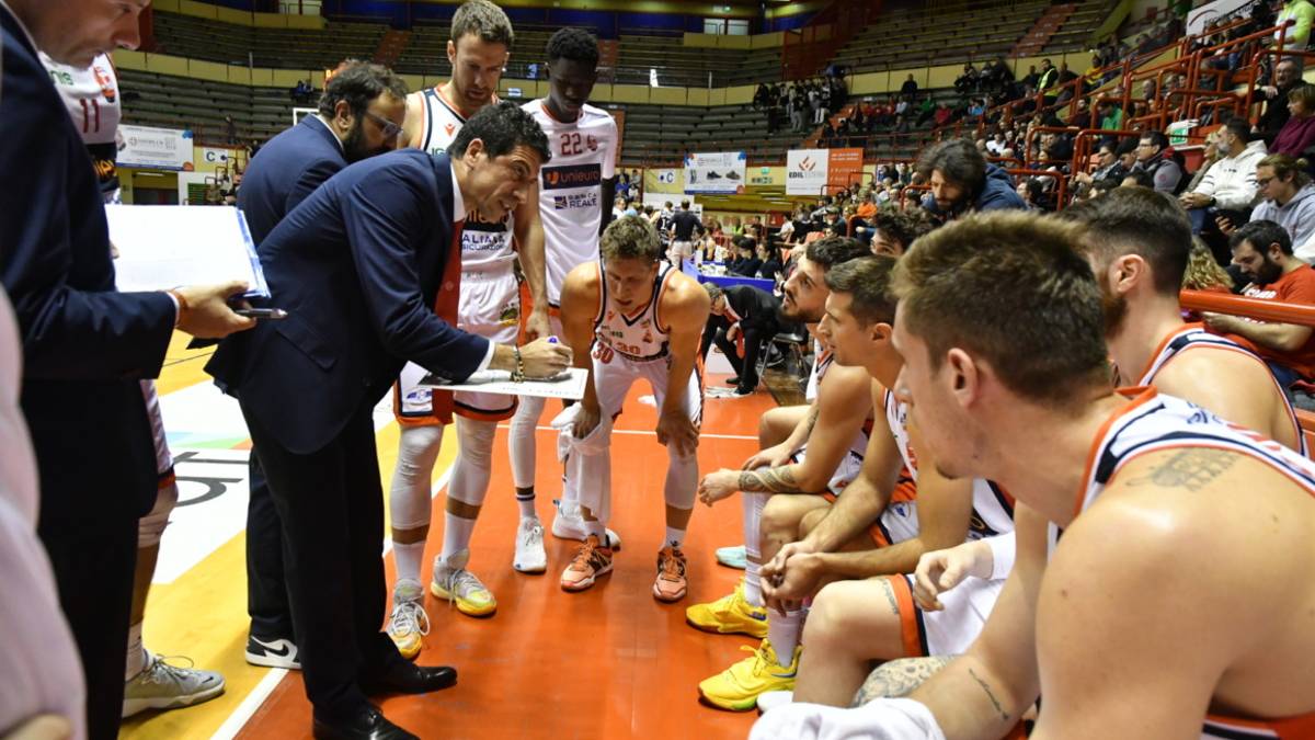 Basket A2, che brutta Unieuro con Cividale. Martino: Chiedo scusa