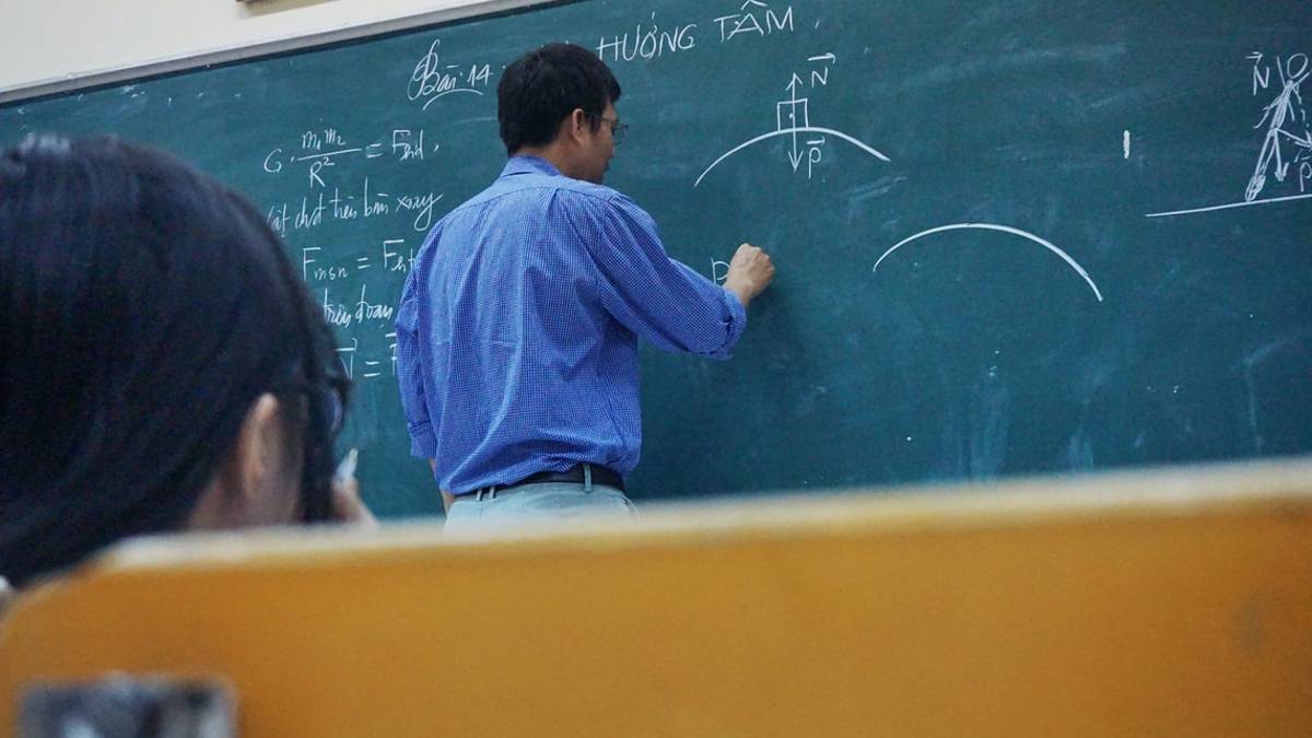 Insoddisfatti e poco retribuiti: il 41% degli insegnanti cambierebbe lavoro