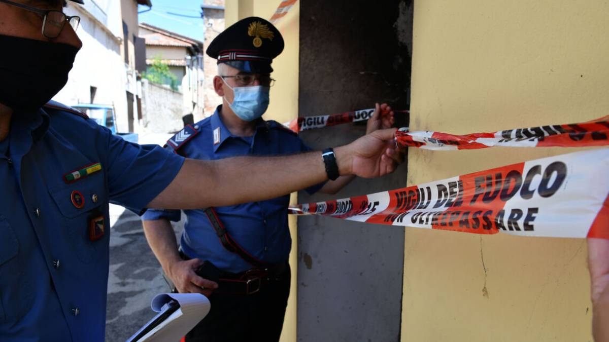 Meldola, appartamento va a fuoco: salvata una donna