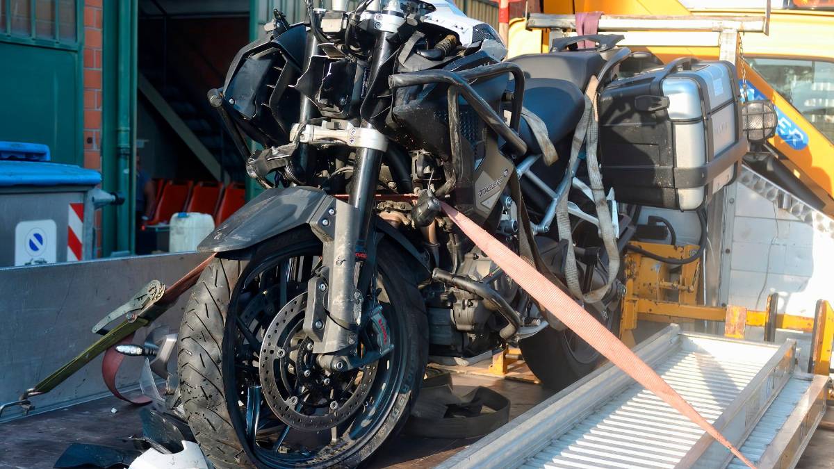 Incidente auto-moto a Mezzano, 61enne di Alfonsine gravissimo al Bufalini