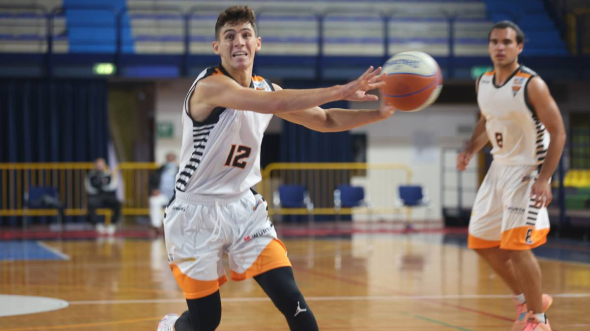 Basket B, Cesena corsara a Giulianova (70-90)