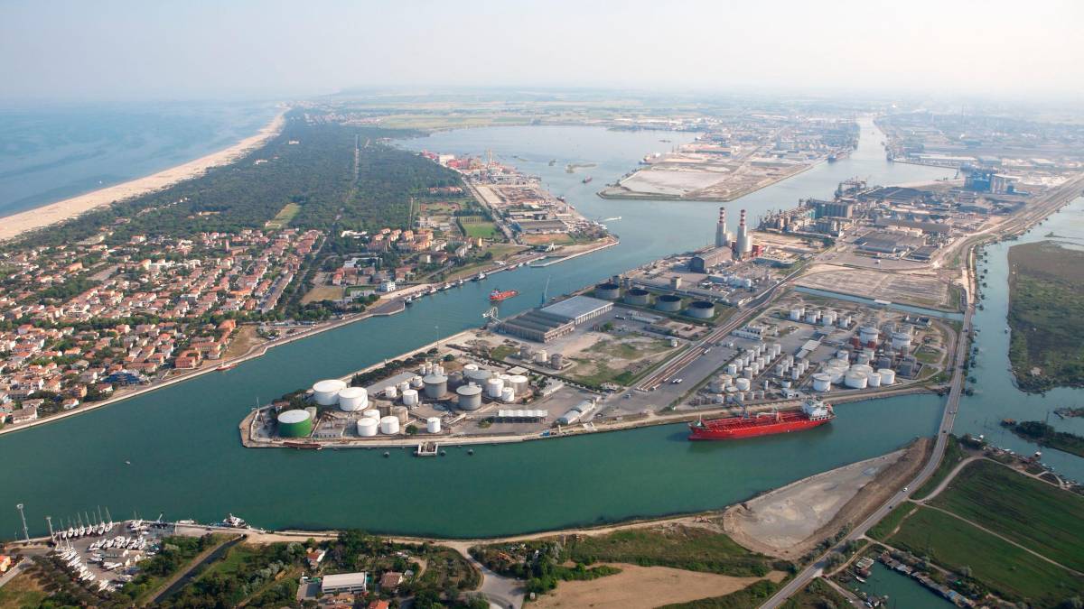Ravenna, Regione e Comune chiedono all’Agenzia delle dogane di rivedere il declassamento dell’ufficio del porto