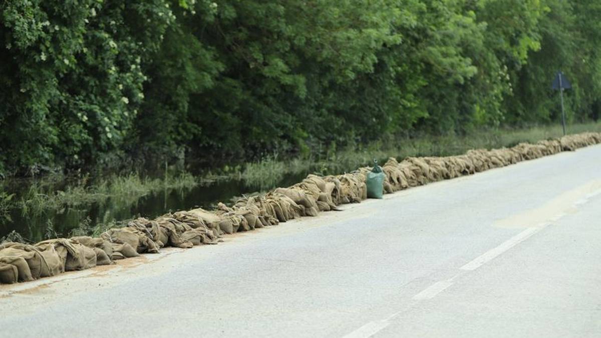 Piena del fiume Santerno, a Sant'Agata evacuate le case vicino all'argine o a un solo piano