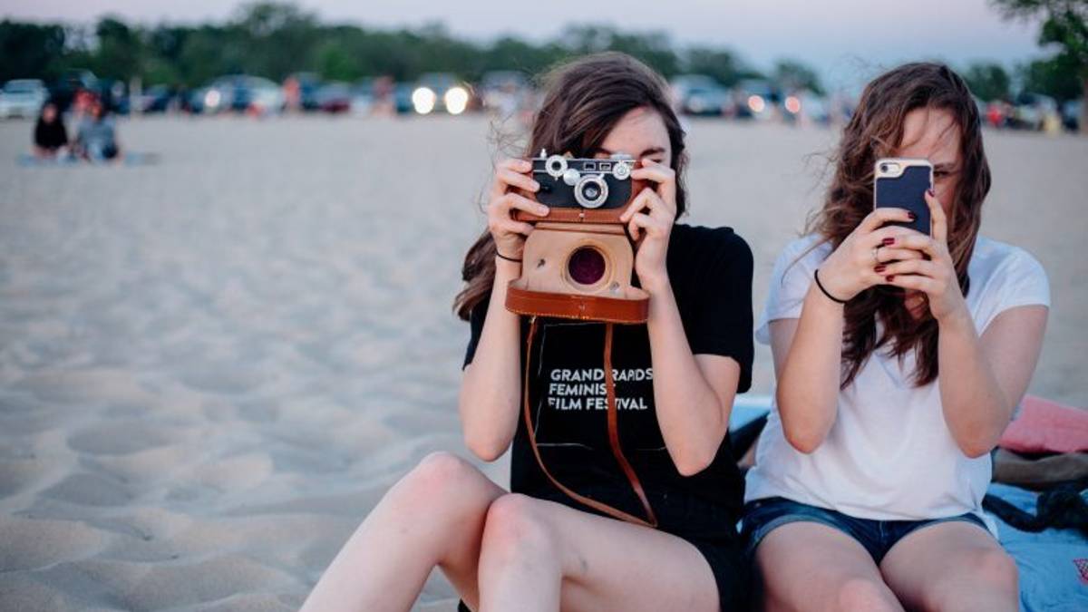 Telefonino, tuffi e rifiuti, il Bon ton da spiaggia del Codacons