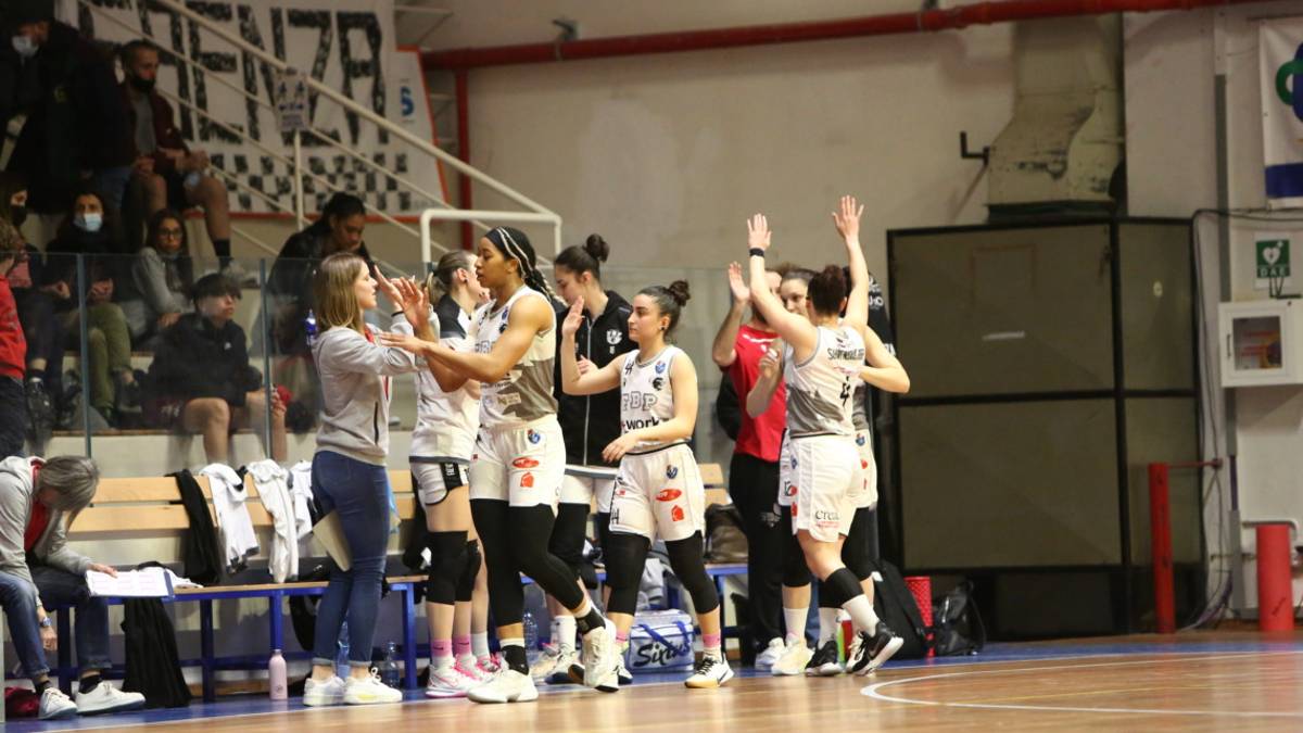 Basket A1 donne play-out, la E-Work batte Broni e si avvicina alla salvezza (70-63) VIDEO