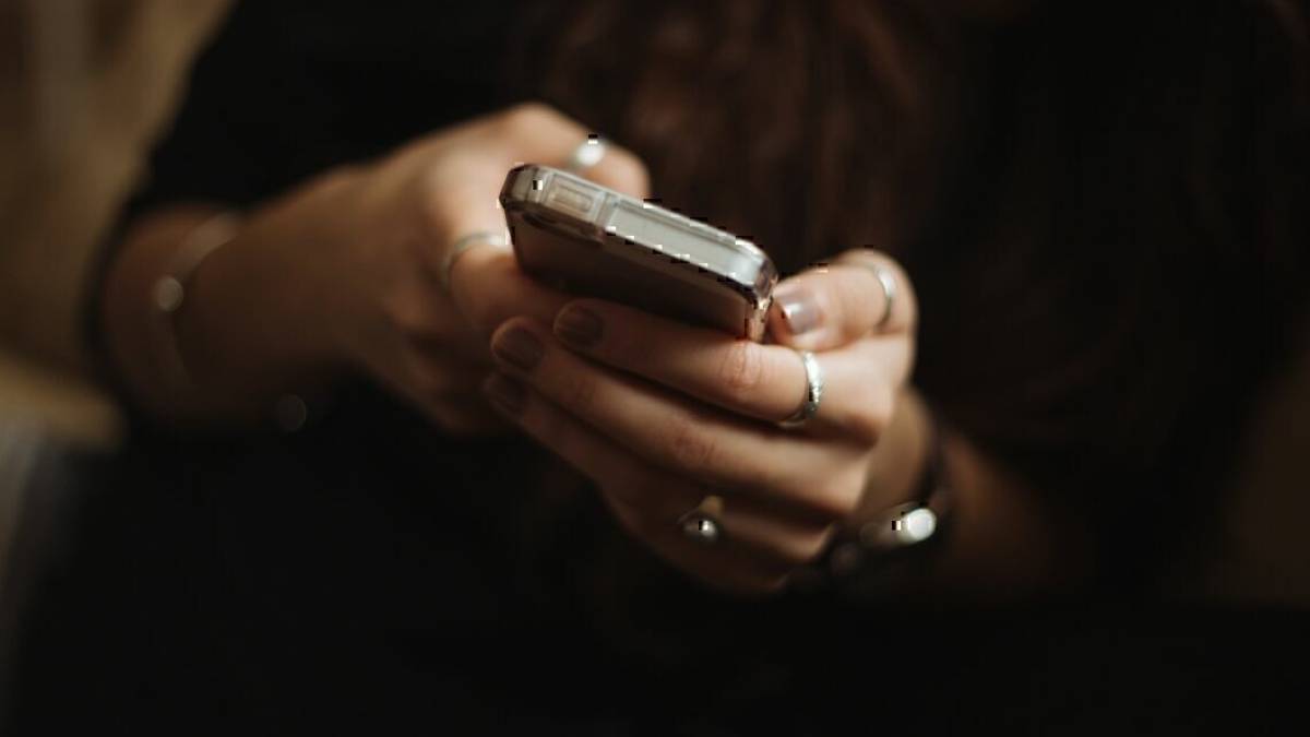 Affetti collaterali: se lui chatta con una ventenne