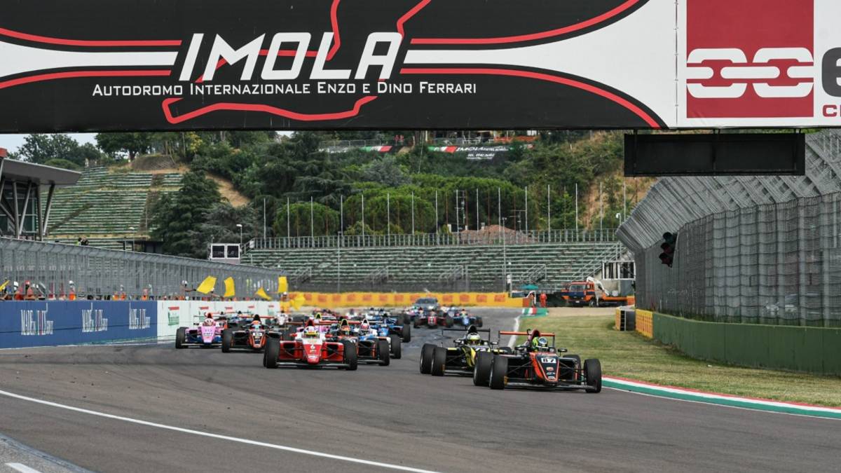 Automobilismo, a Imola l'Aci Racing Weekend: ingresso gratis sabato e domenica
