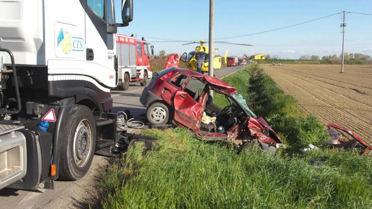 Prada: scontro tra auto e camion, muore un 78enne