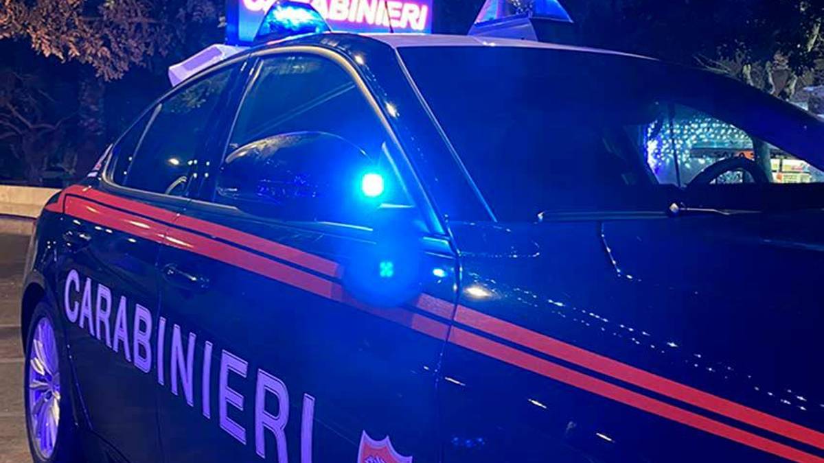 Faenza, al chiosco pretende l’ennesimo bicchiere poi aggredisce dipendente e carabinieri
