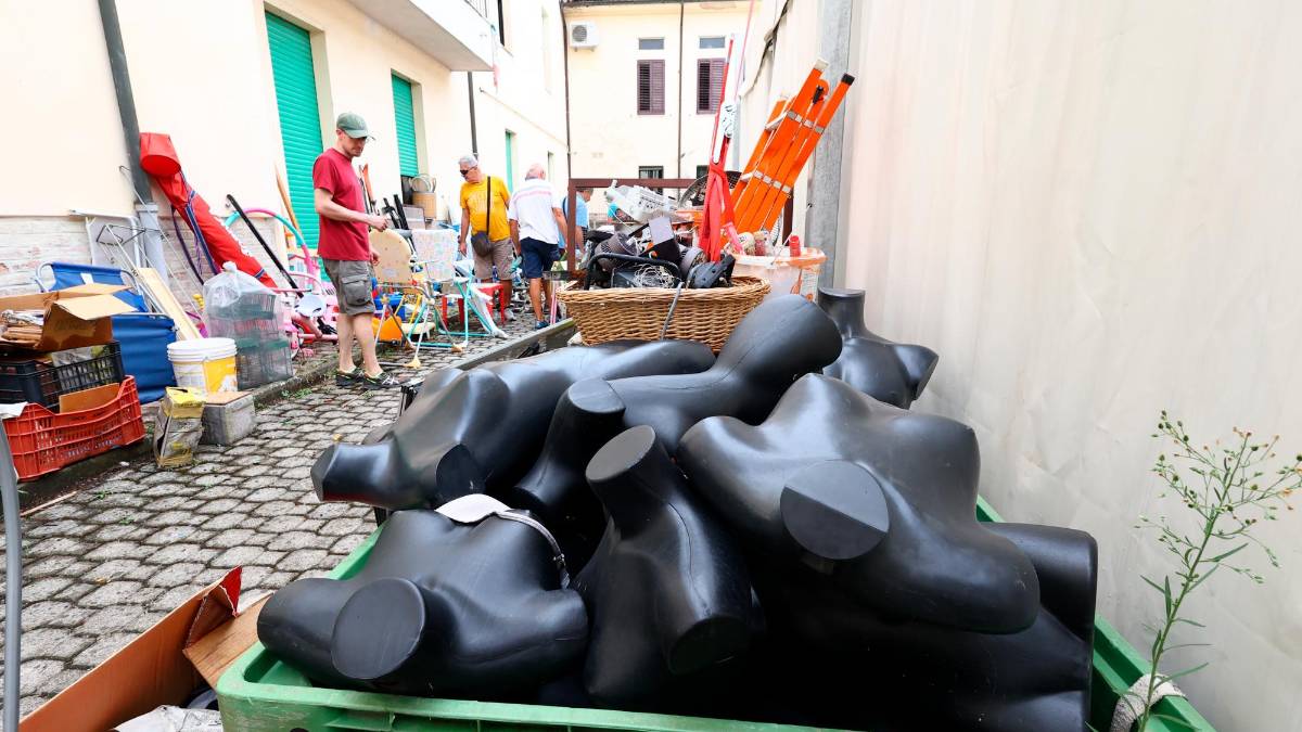 Imola, il Mercatino dei frati cappuccini preso d’assalto all’apertura durerà fino al 31 GALLERY