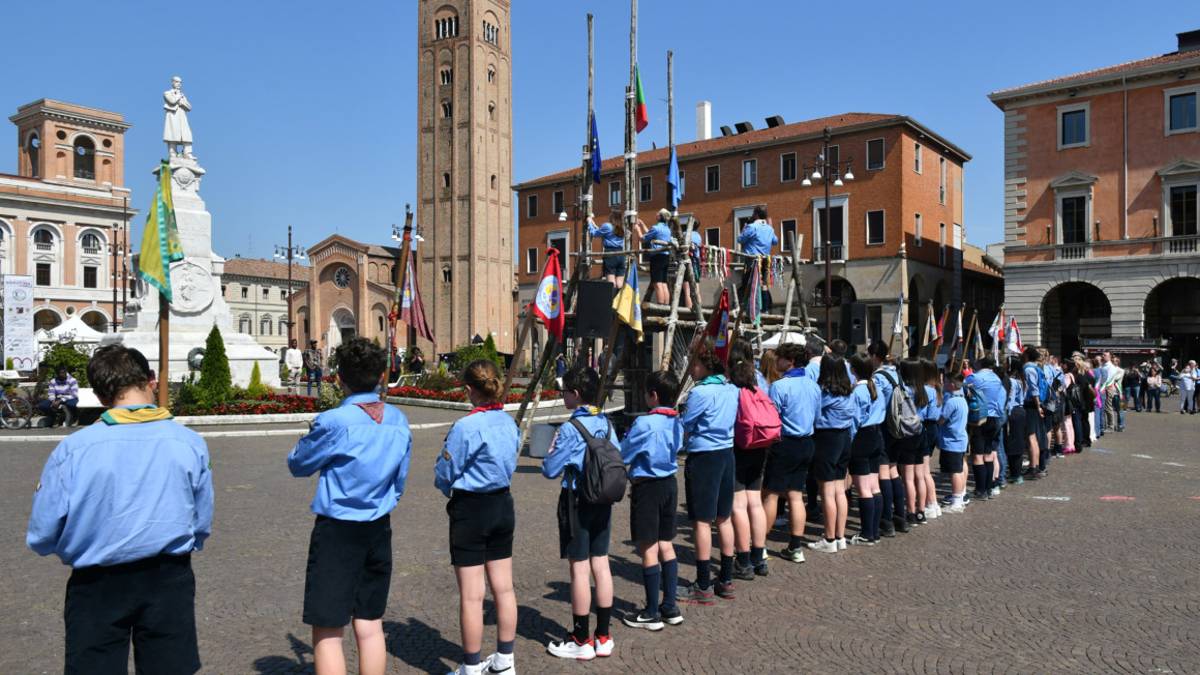 Forlì, gli scout invadono il centro GALLERY