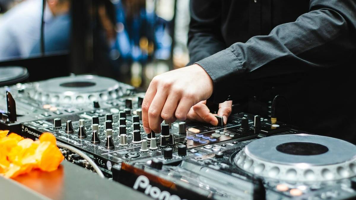 Imola, festa abusiva e invasione di terreni: foglio di via per tre giovani