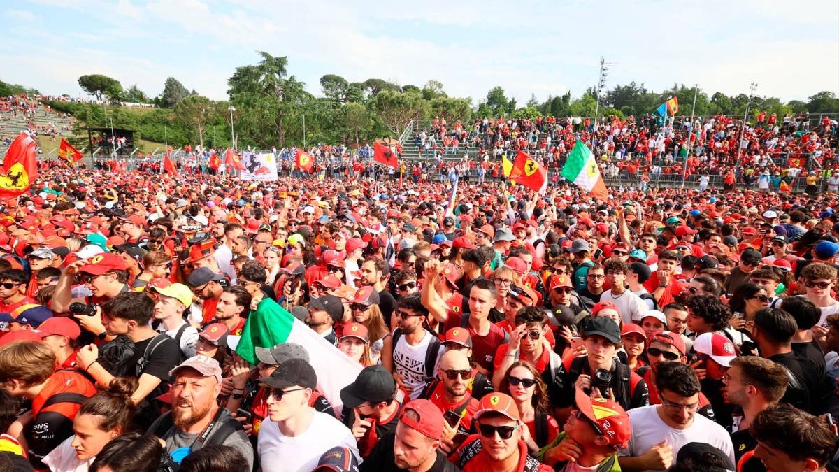 Il pubblico della Formula uno a Imola a maggio scorso (foto mmph)